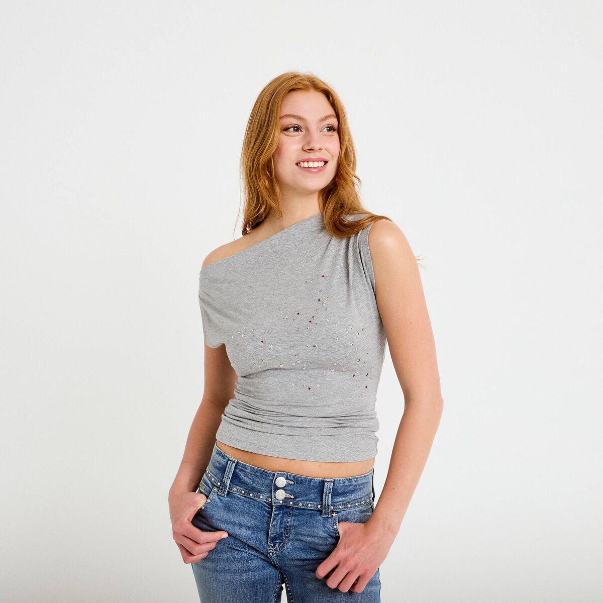 Top ajust&eacute; sans manches col bateau gris clair femme
