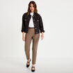 Pantalon cigarette ceintur&eacute; taupe femme