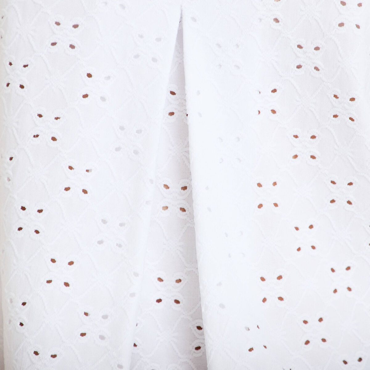 Blouse ajour&eacute;e col v manches courtes ecru femme