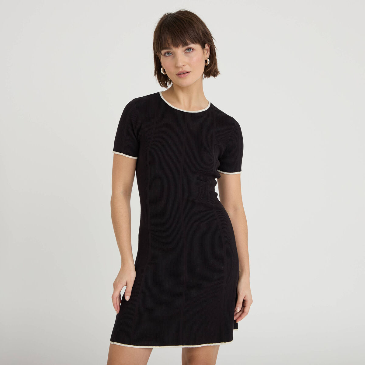 Robe droite manches courtes noir femme