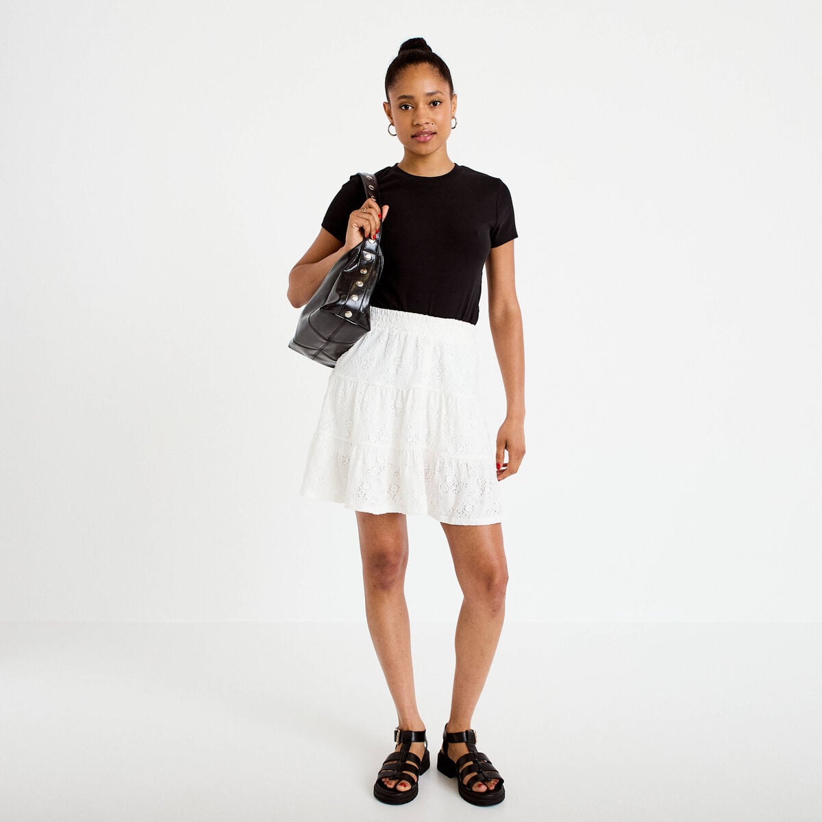 Jupe-short courte &eacute;vas&eacute;e en maille ecru femme