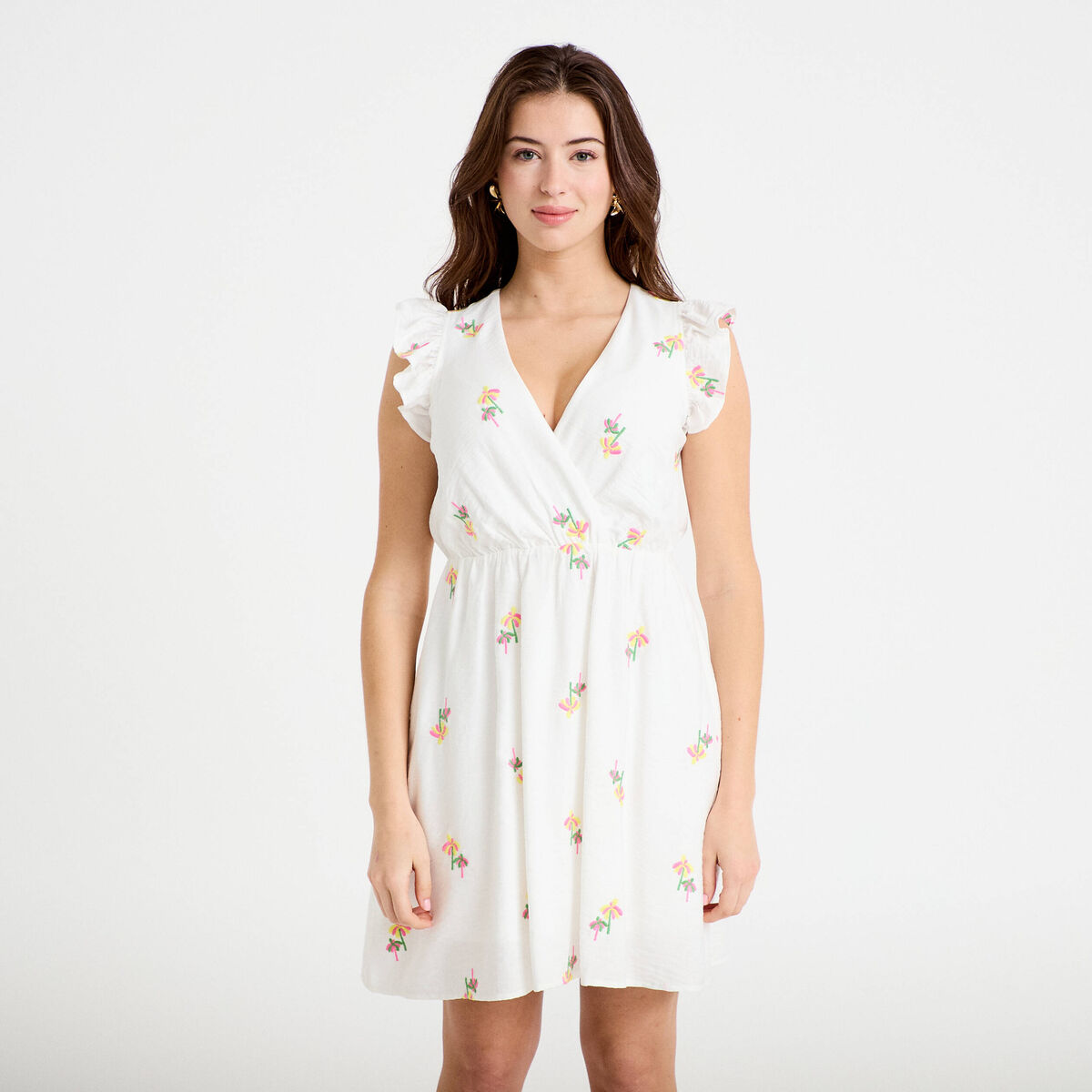Robe courte &eacute;vas&eacute;e col coeur blanc femme