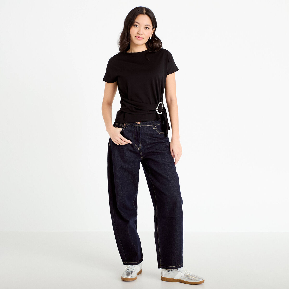 T-shirt ceintur&eacute; noir femme