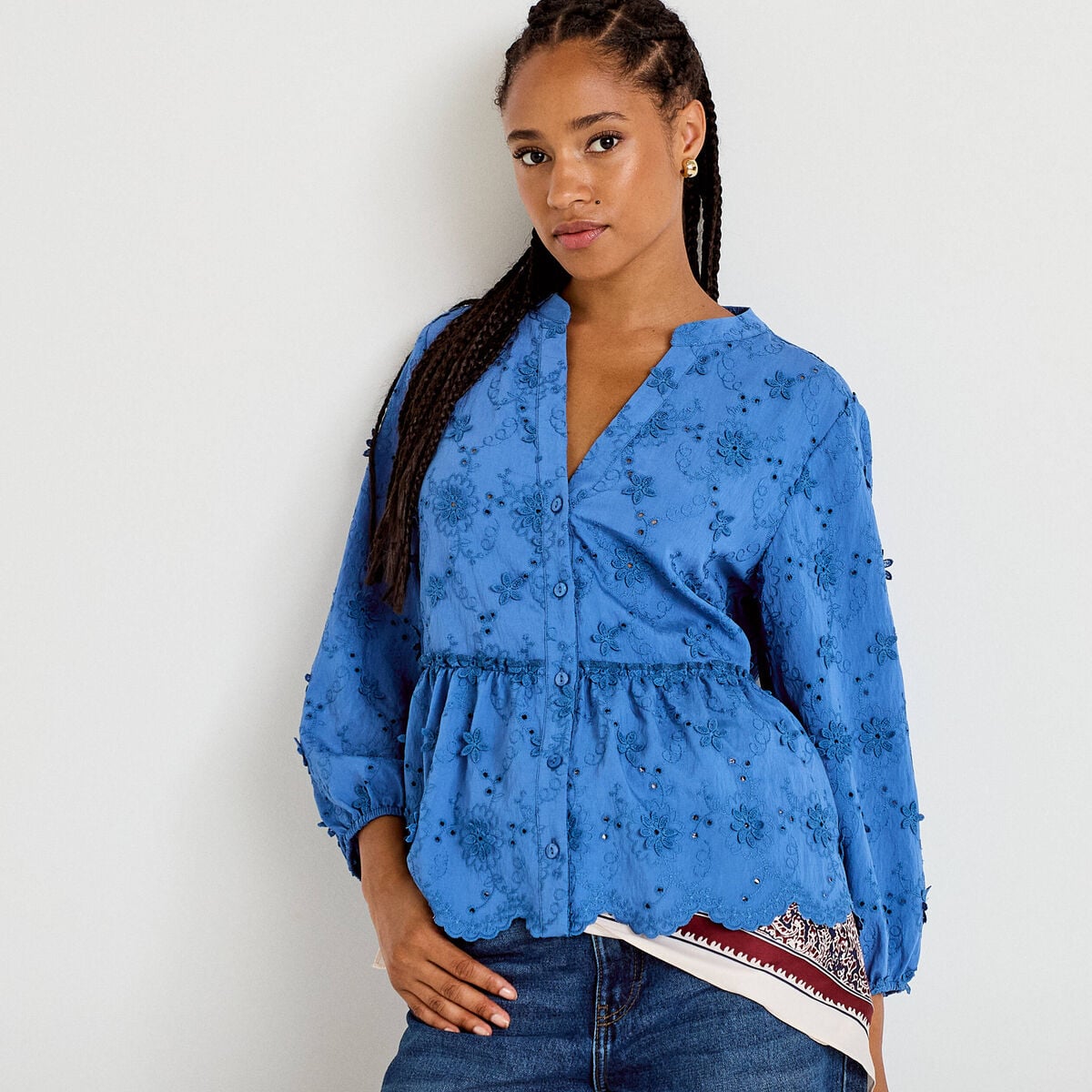Blouse &agrave; motif en relief bleu fonc&eacute; femme