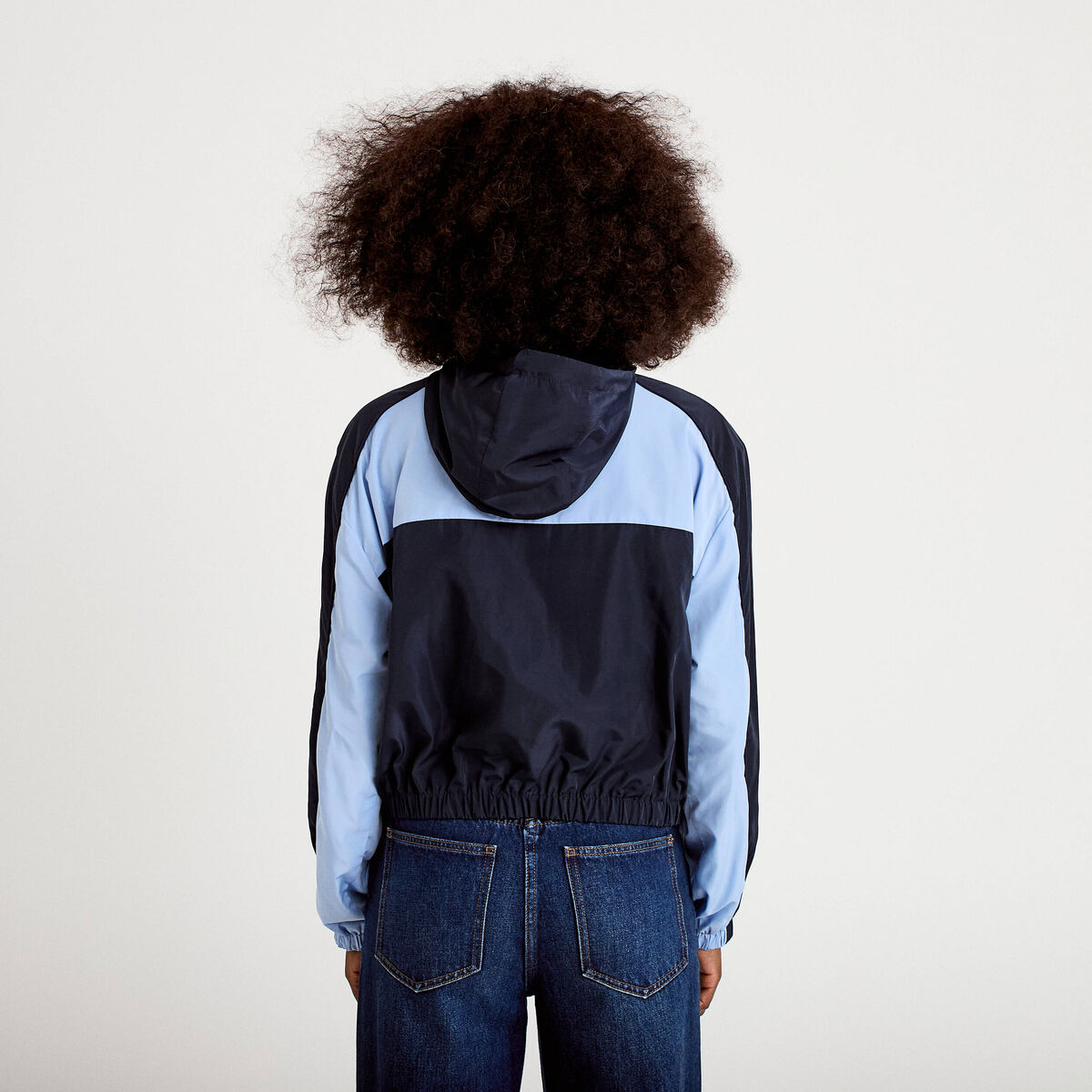 Veste cropped &agrave; capuche manches longues bleu marine femme