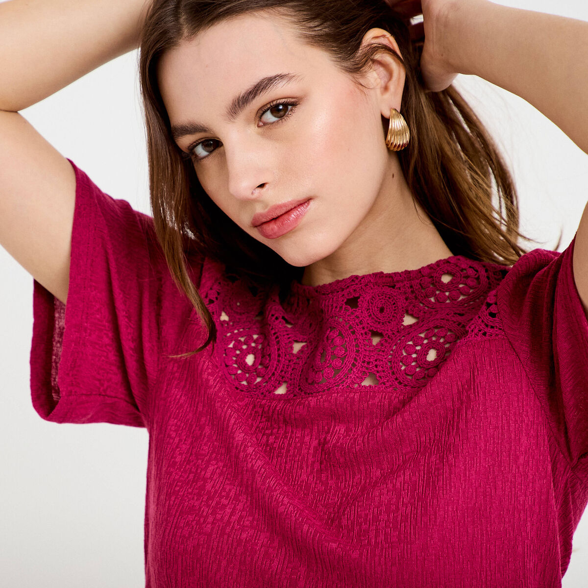 T-shirt manches courtes aspect dentelle rouge femme