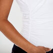 T-shirt ajust&eacute; col bateau sans manches blanc femme