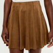Jupe courte &eacute;vas&eacute;e aspect daim marron fonc&eacute; femme