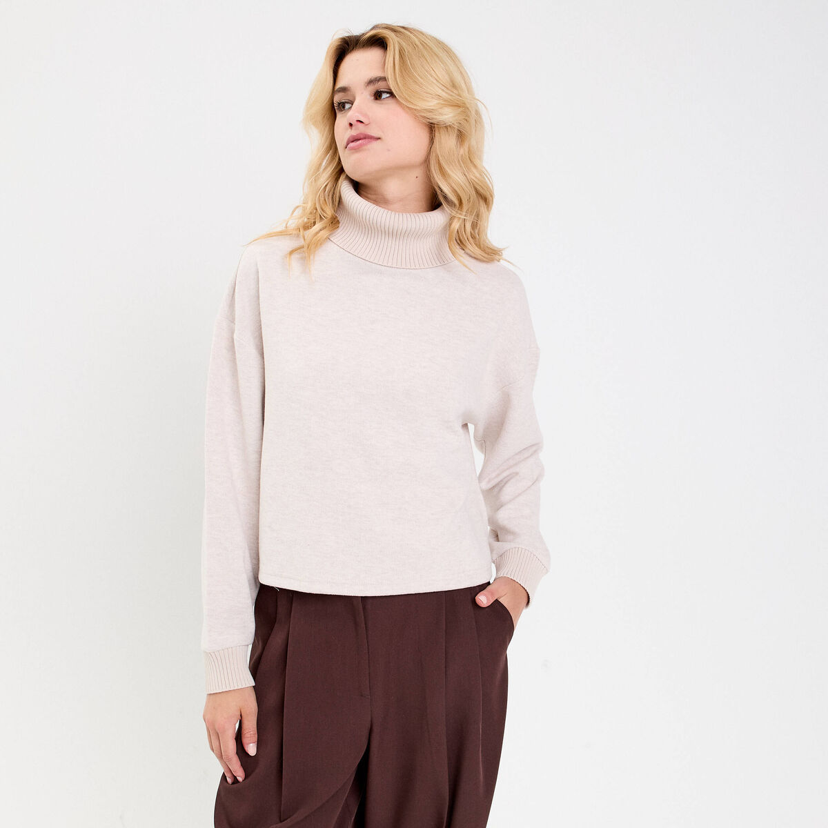 Sweat col roul&eacute; manches longues sable femme