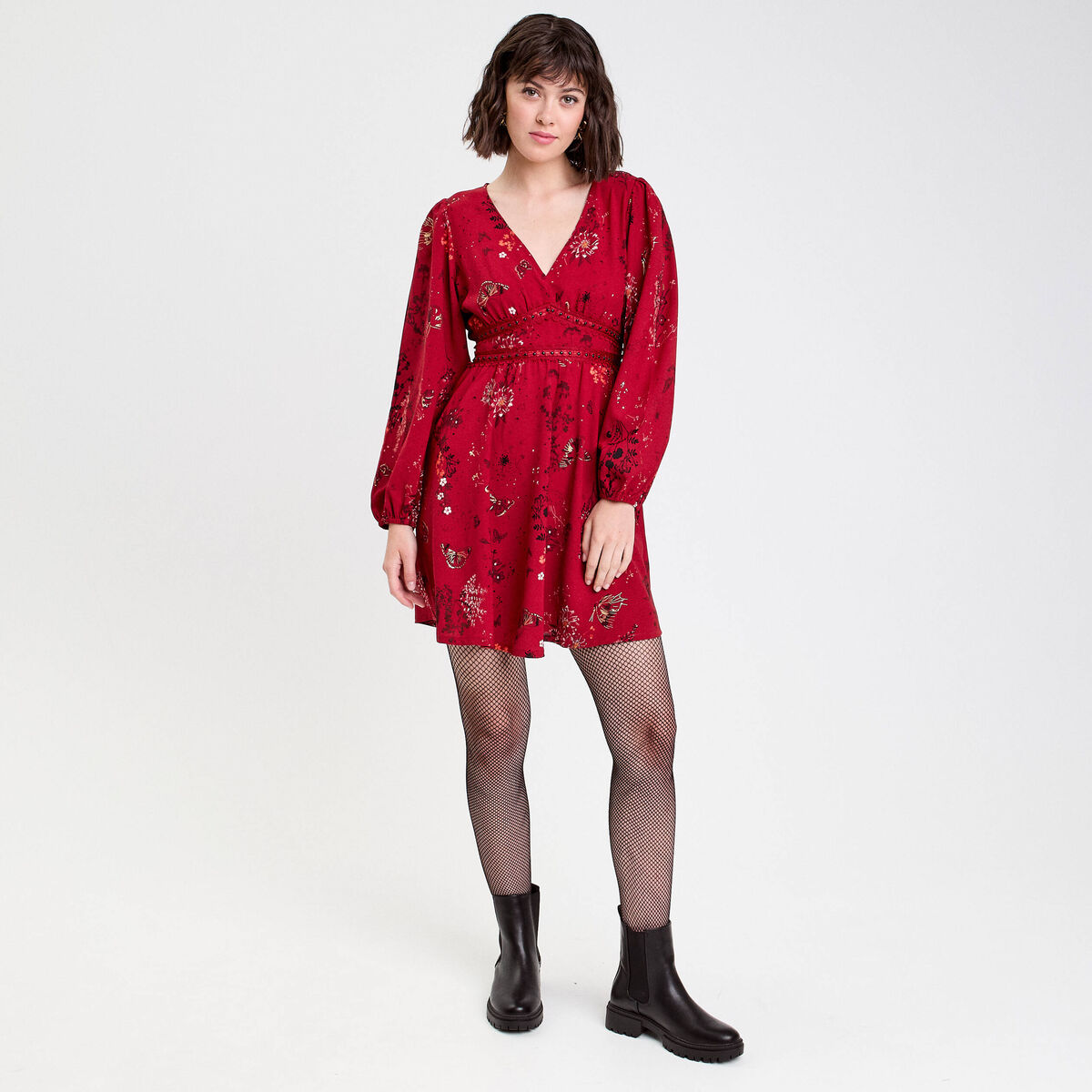 Robe &eacute;vas&eacute;e d&eacute;tails clout&eacute;s rouge fonc&eacute; femme