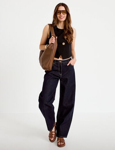 Top ajust&eacute; court sans manches col rond noir femme