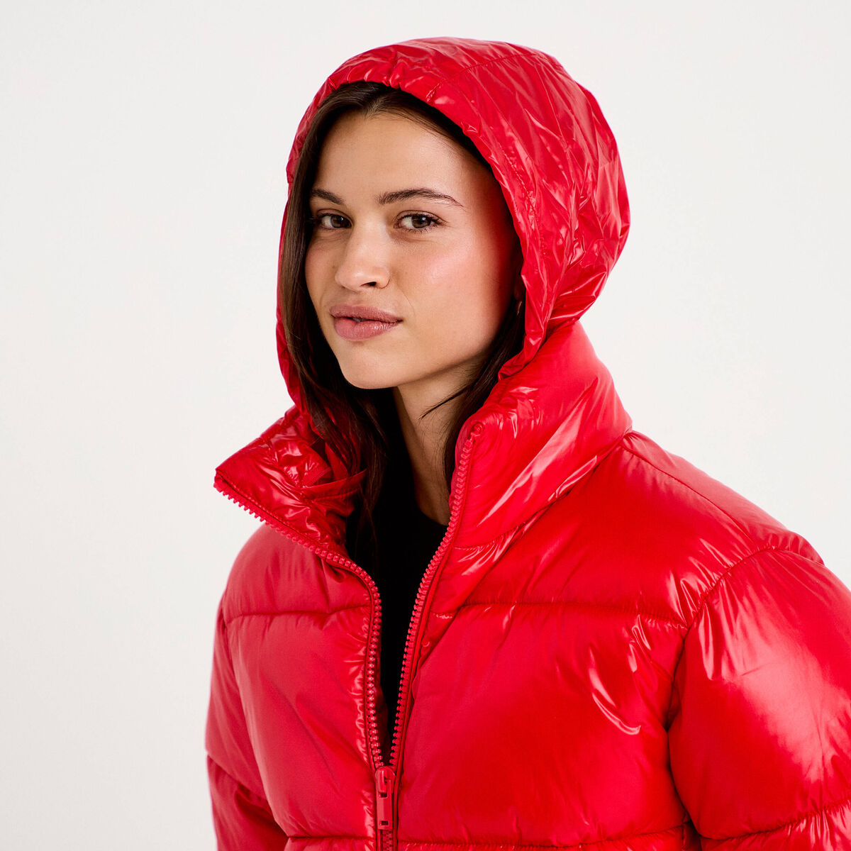 Doudoune col montant bas resserr&eacute; rouge femme