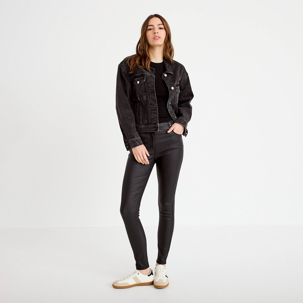Pantalon skinny enduit denim noir enduit femme