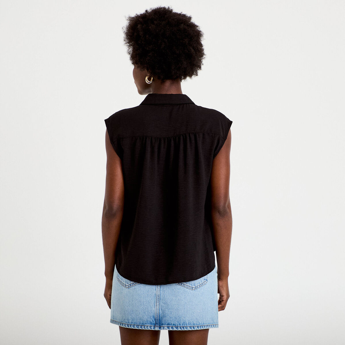 Chemise ample sans manches pliss&eacute;e noir femme