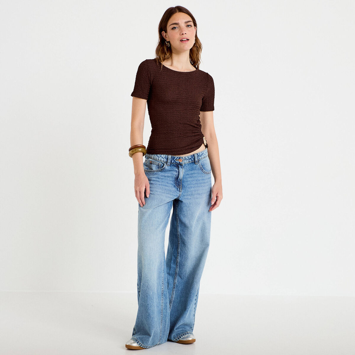 T-shirt col rond manches courtes bijou marron fonc&eacute; femme
