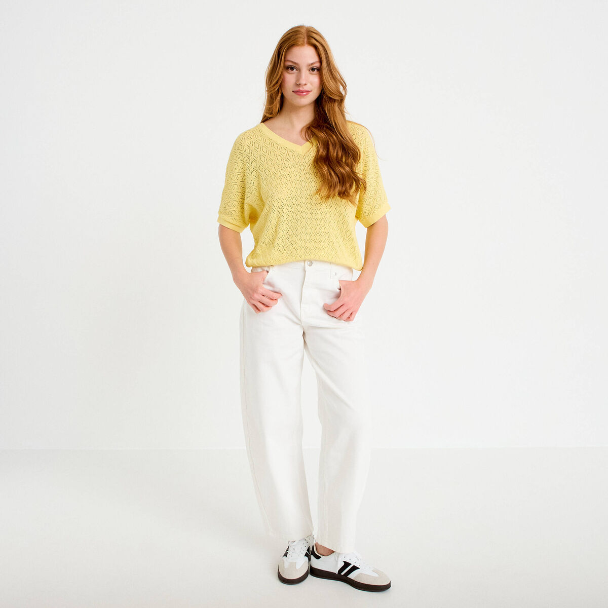 Pull ajour&eacute; col v manches courtes jaune pastel femme