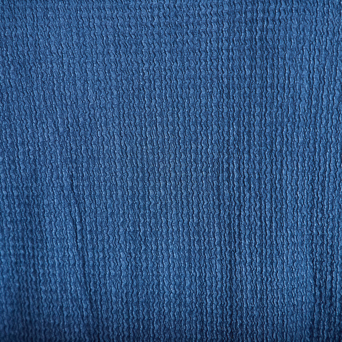 Blouse brod&eacute;e bleu fonc&eacute; femme