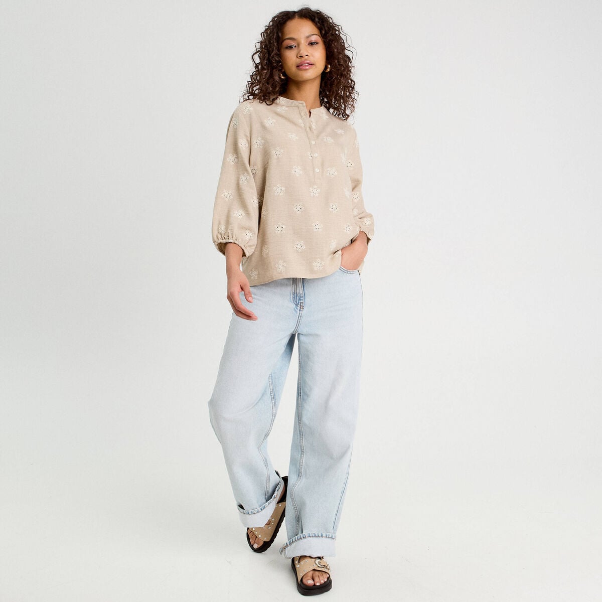 Blouse manches 3/4 brod&eacute;e taupe femme