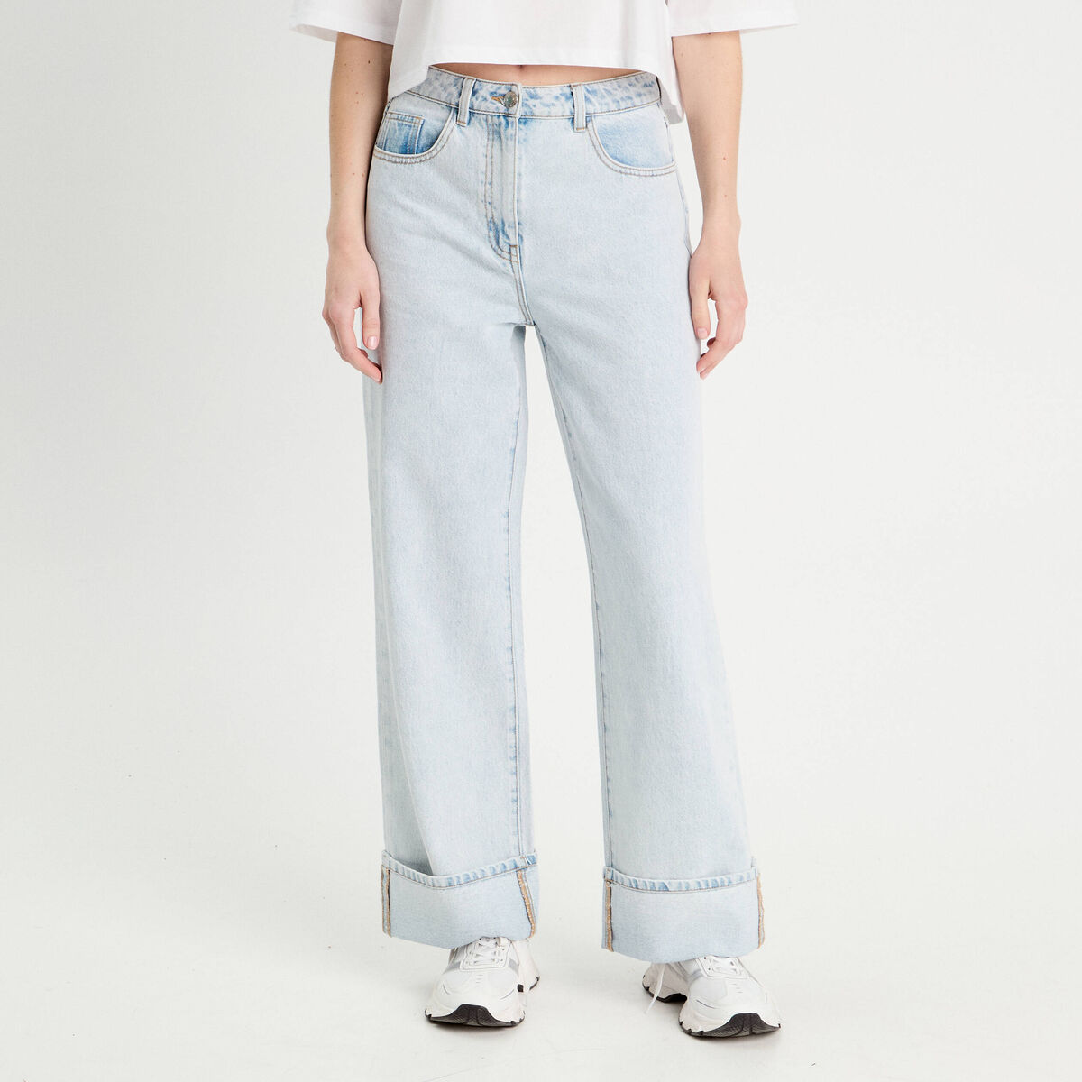 Jeans droit &agrave; revers denim bleach femme