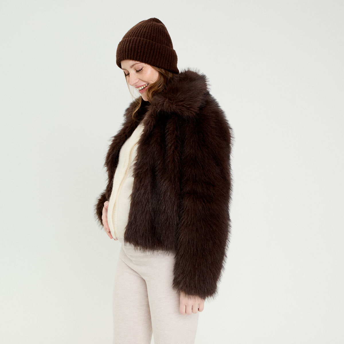 Veste courte en fausse fourrure marron fonc&eacute; femme
