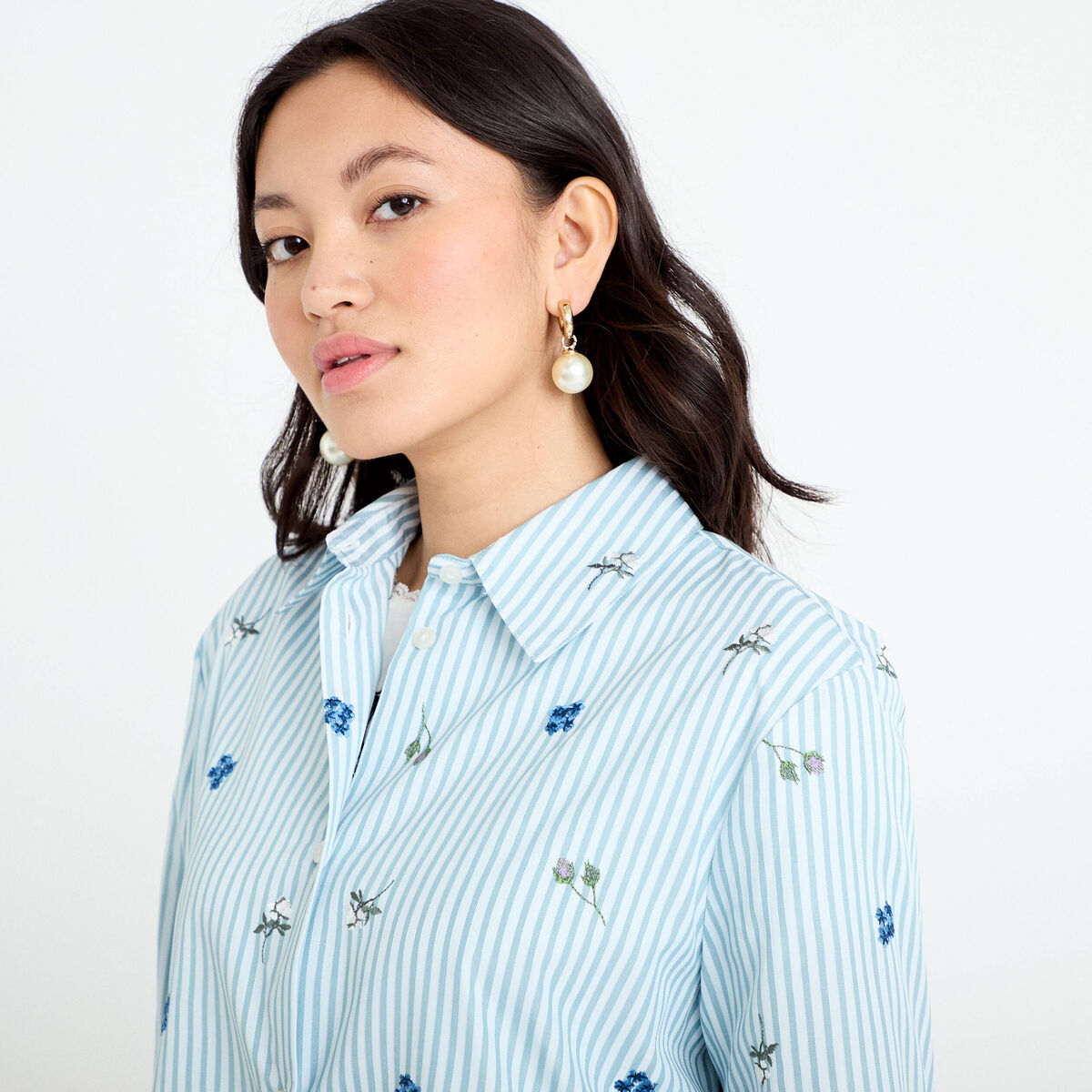 Chemise oversize brod&eacute;e Bridgerton bleu clair femme