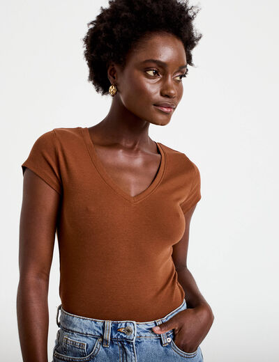T-shirt ajust&eacute; col v manches courtes marron femme