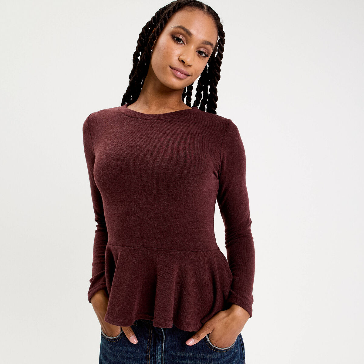 Pull ajust&eacute; court manches longues bordeaux femme