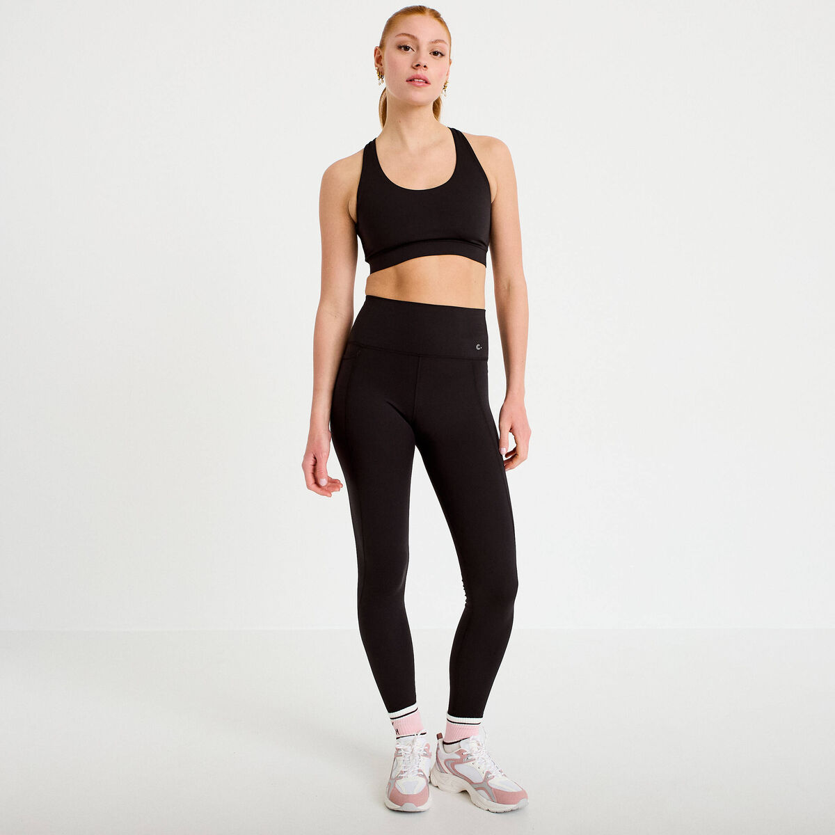 Brassi&egrave;re de sport activewear noir femme