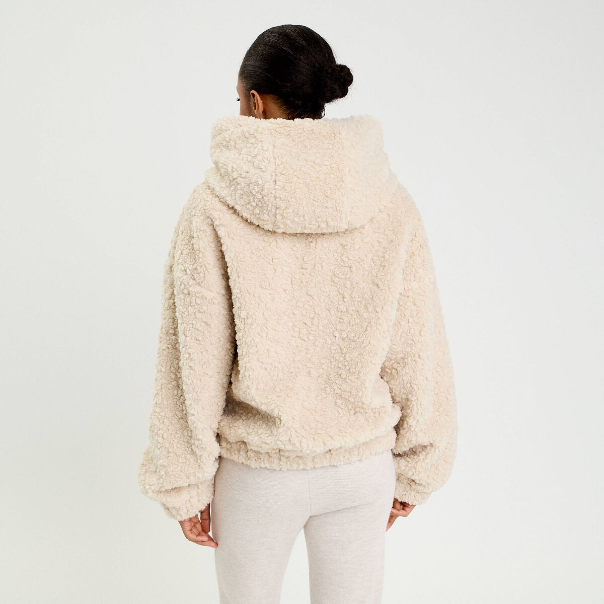 Veste bas resserr&eacute; &agrave; capuche ecru femme