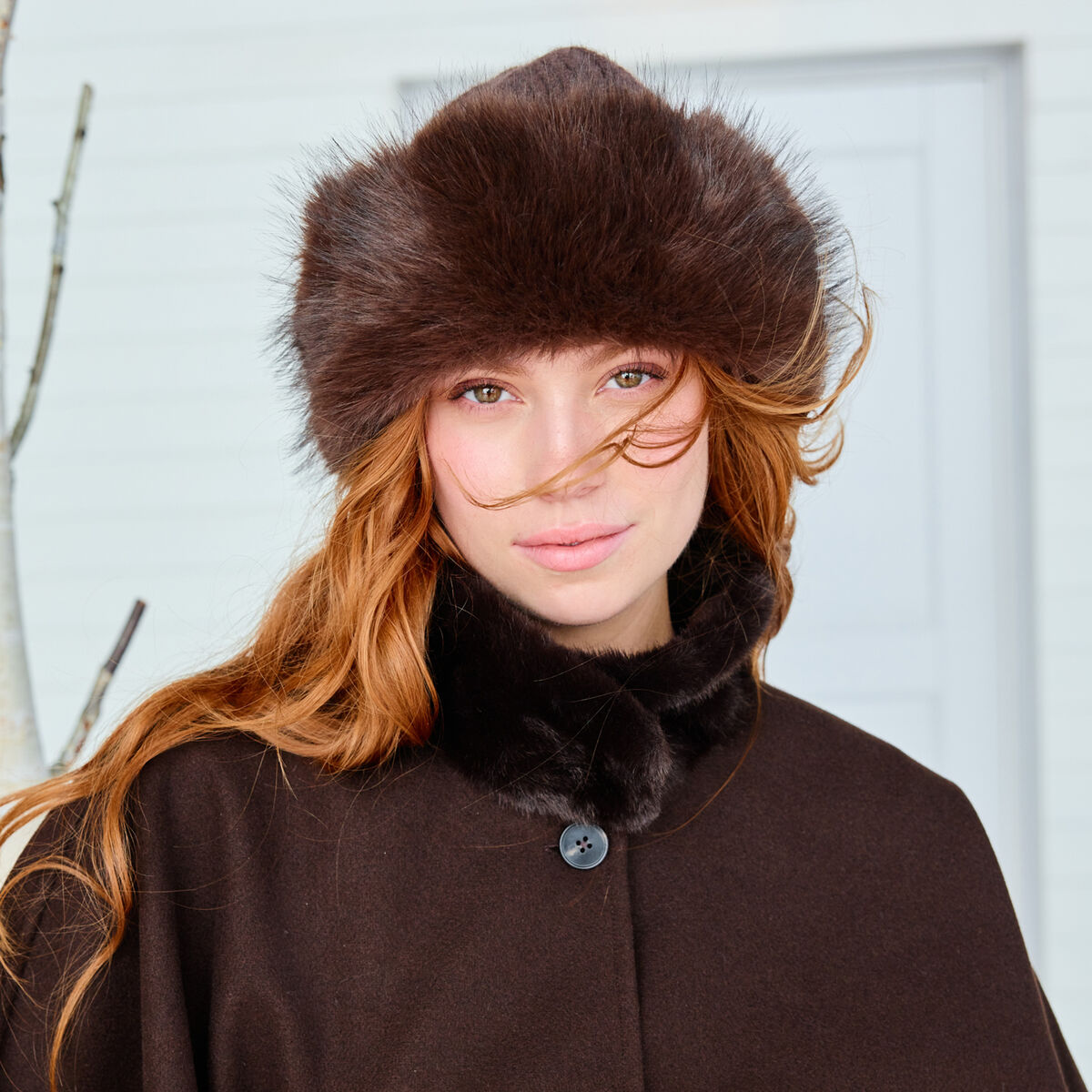 Bonnet en fausse fourrure marron fonc&eacute; femme