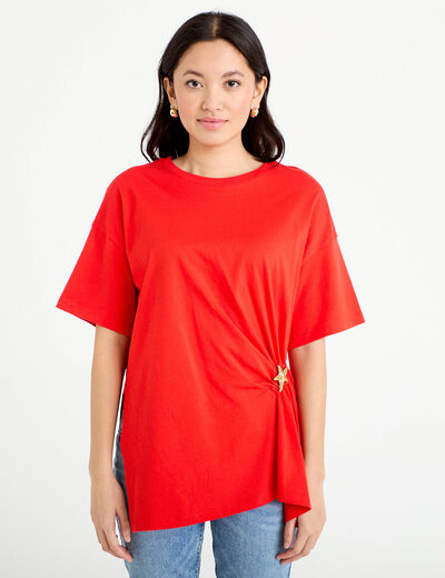 T-shirt &agrave; fronces avec bijou rouge femme
