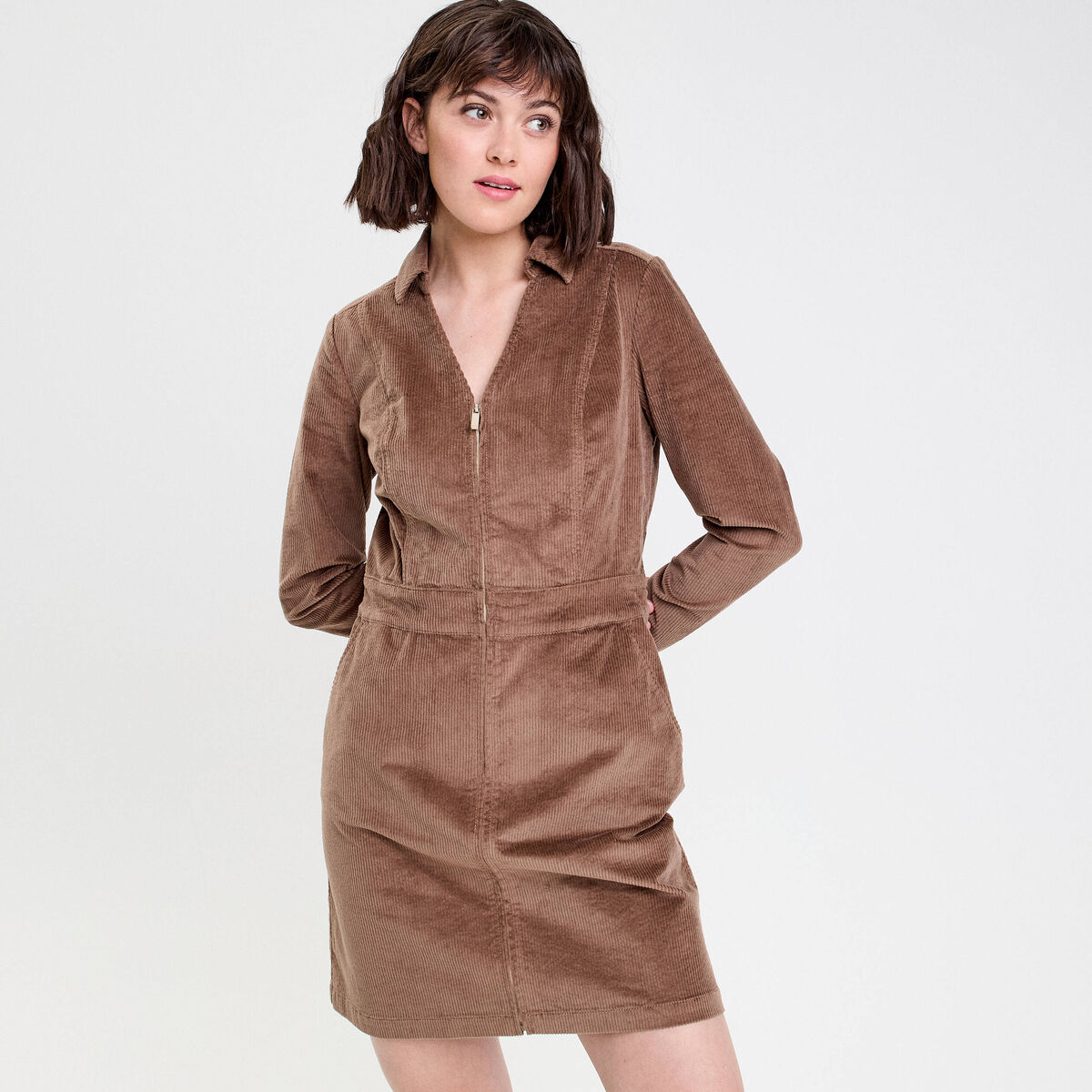 Robe zipp&eacute;e en velours taupe femme