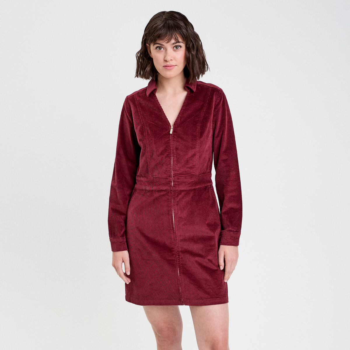 Robe zipp&eacute;e en velours bordeaux femme
