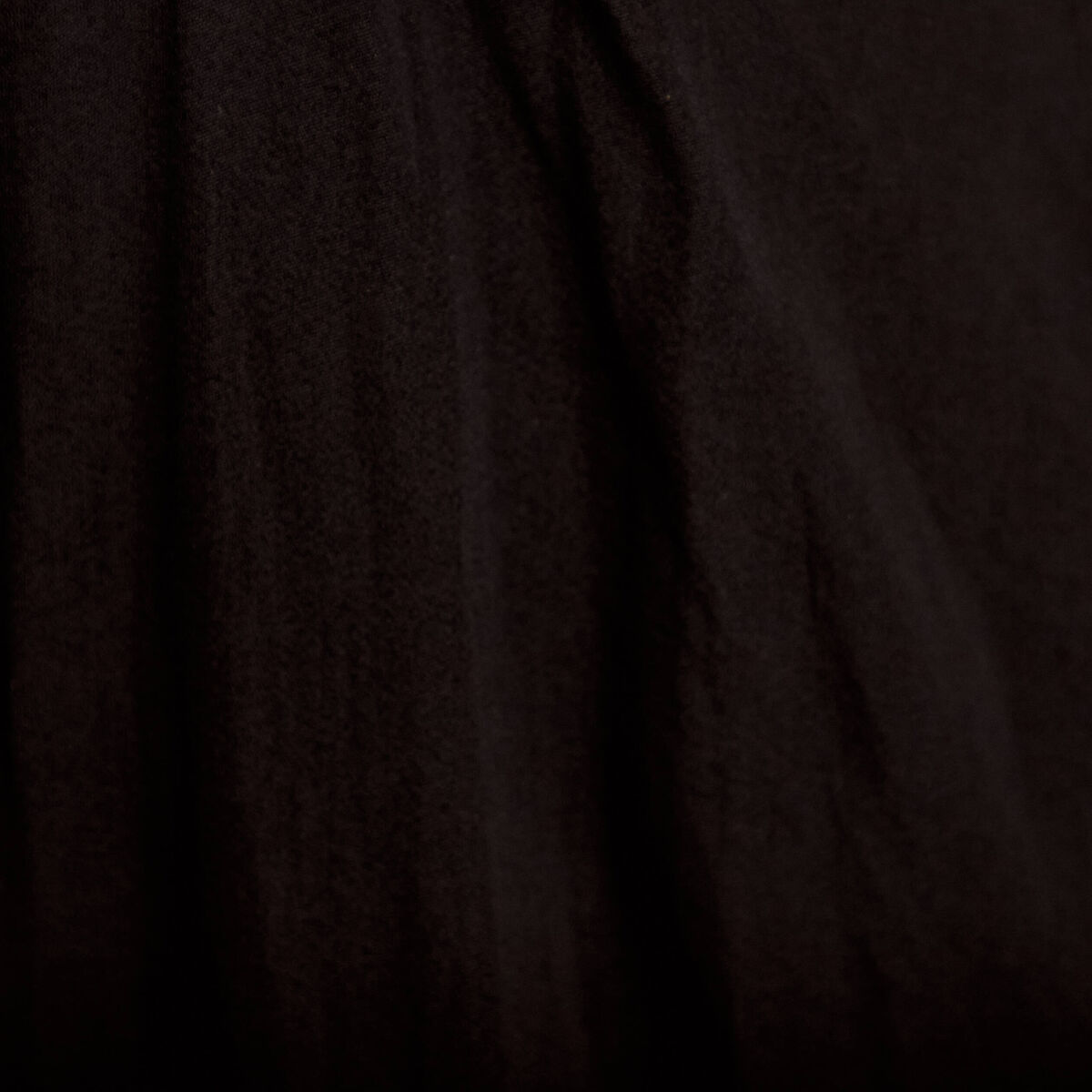 Robe longue &eacute;vas&eacute;e col v satin&eacute;e noir femme