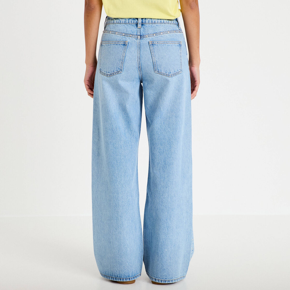 Jean wide leg d&eacute;tails clout&eacute;s denim bleach femme