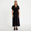 Robe &eacute;vas&eacute;e 3/4 col v manches courtes noir femme