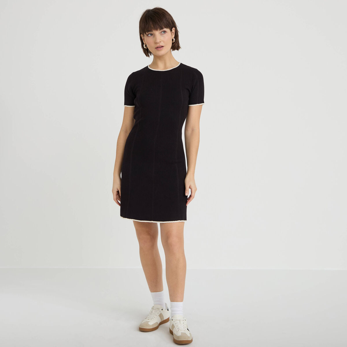 Robe droite manches courtes noir femme