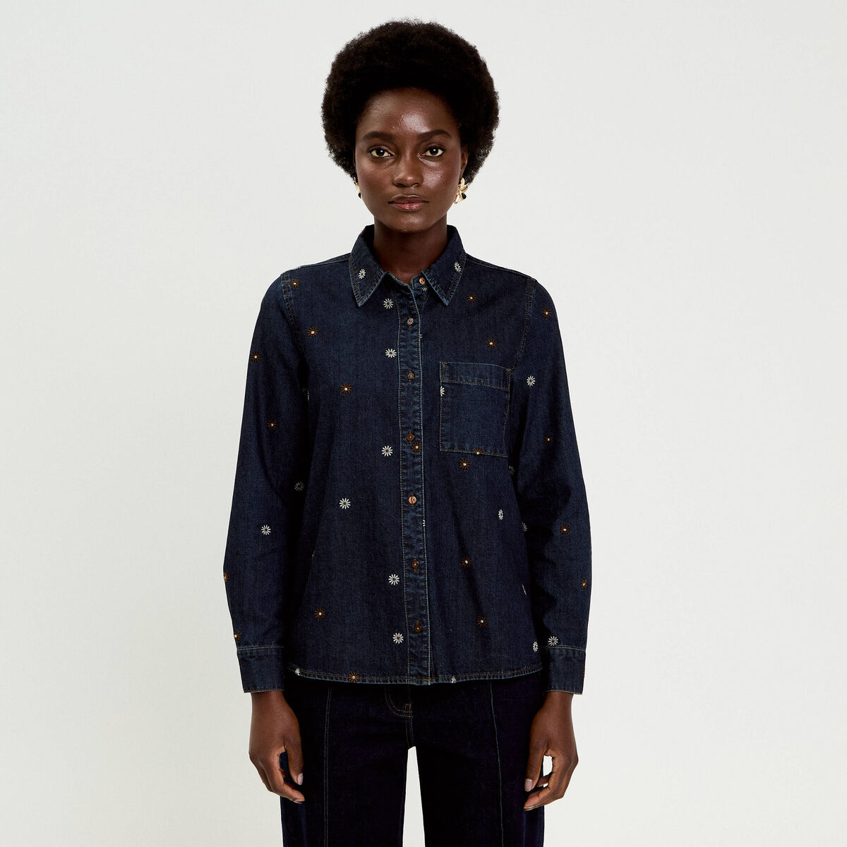 Chemise en jean brod&eacute;e denim brut femme