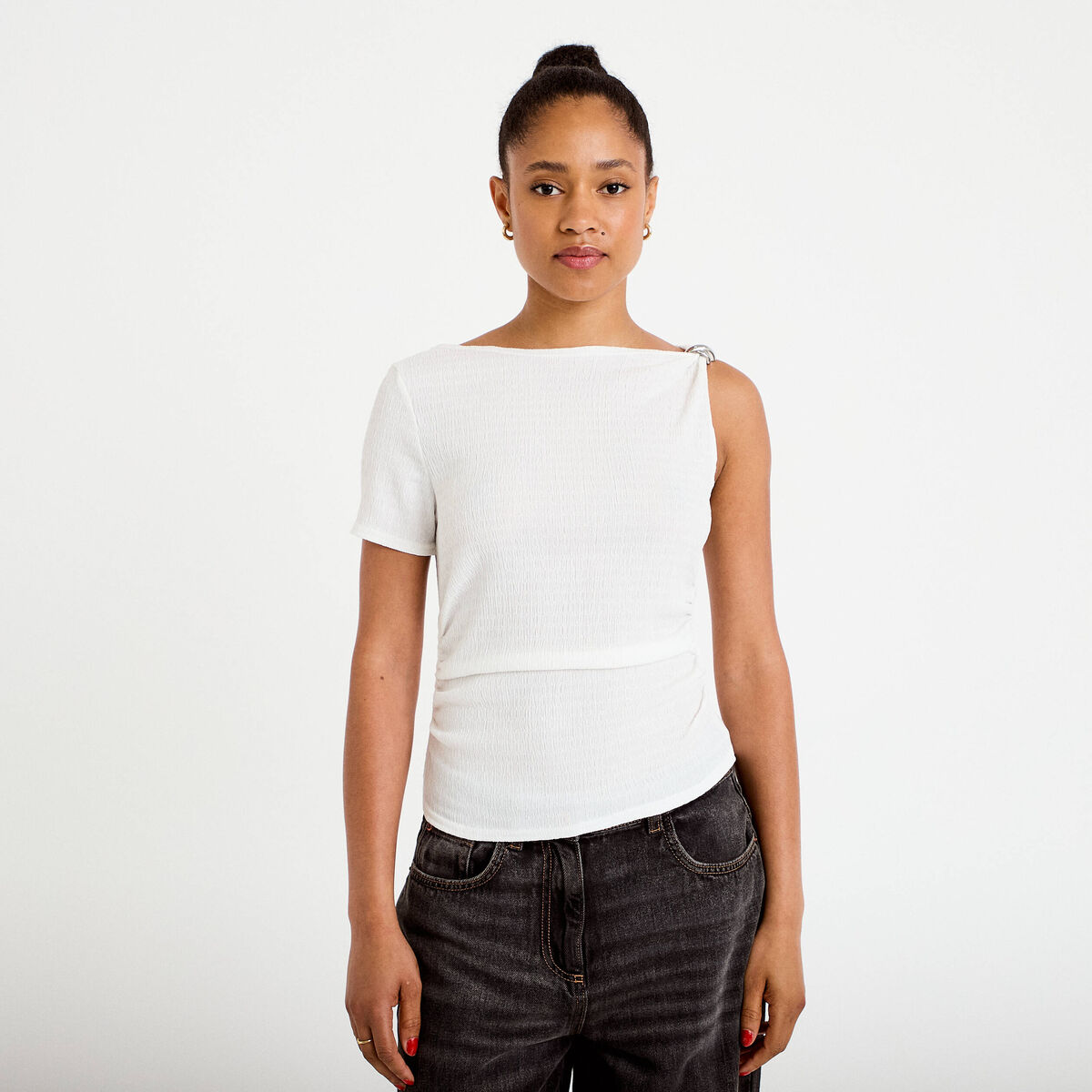 Top one shoulder pliss&eacute; manches courtes ecru femme