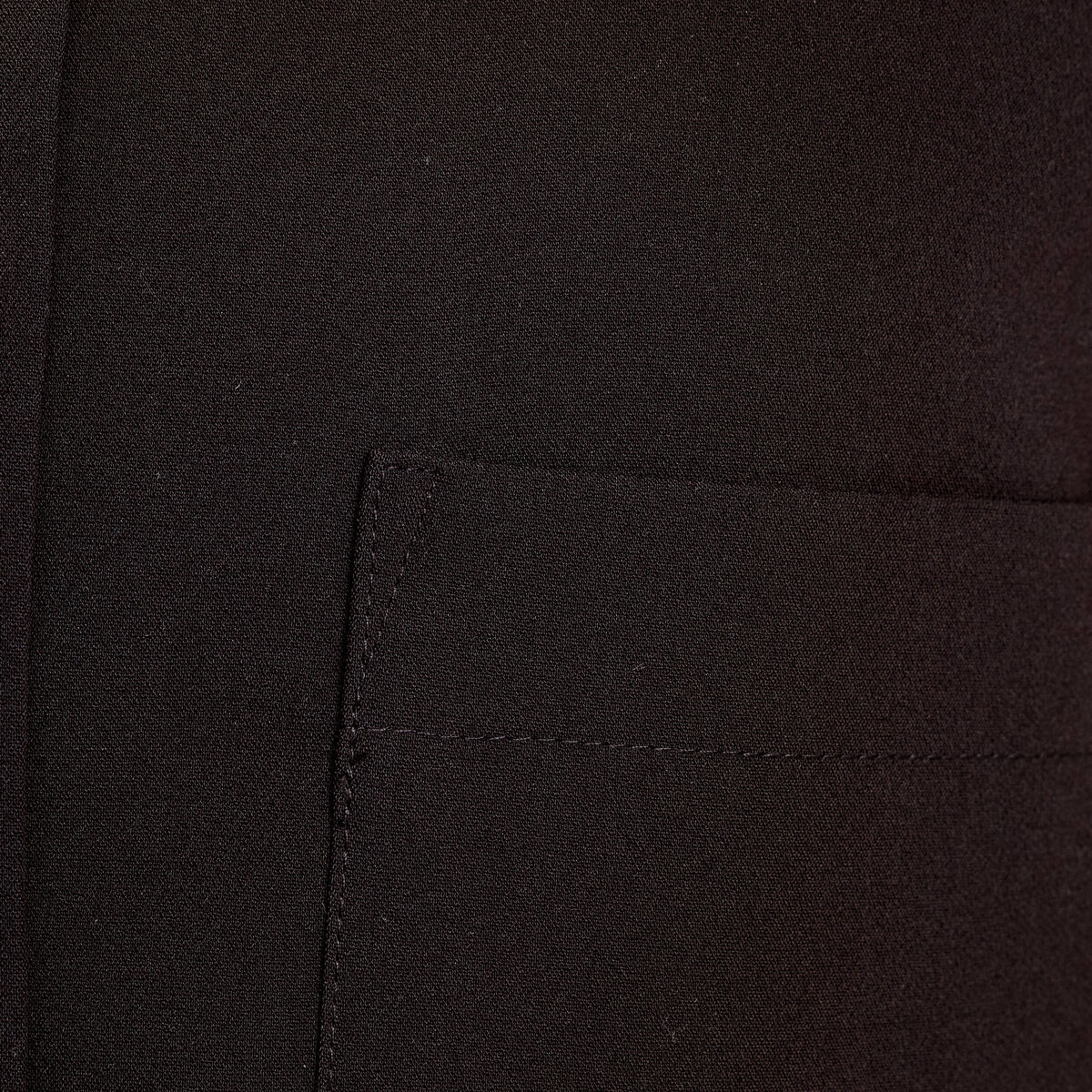 Veste droite courte col classique noir femme