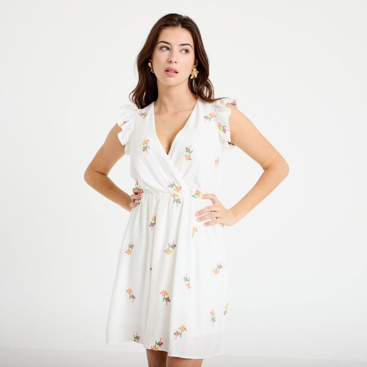 Robe courte &eacute;vas&eacute;e col coeur blanc femme