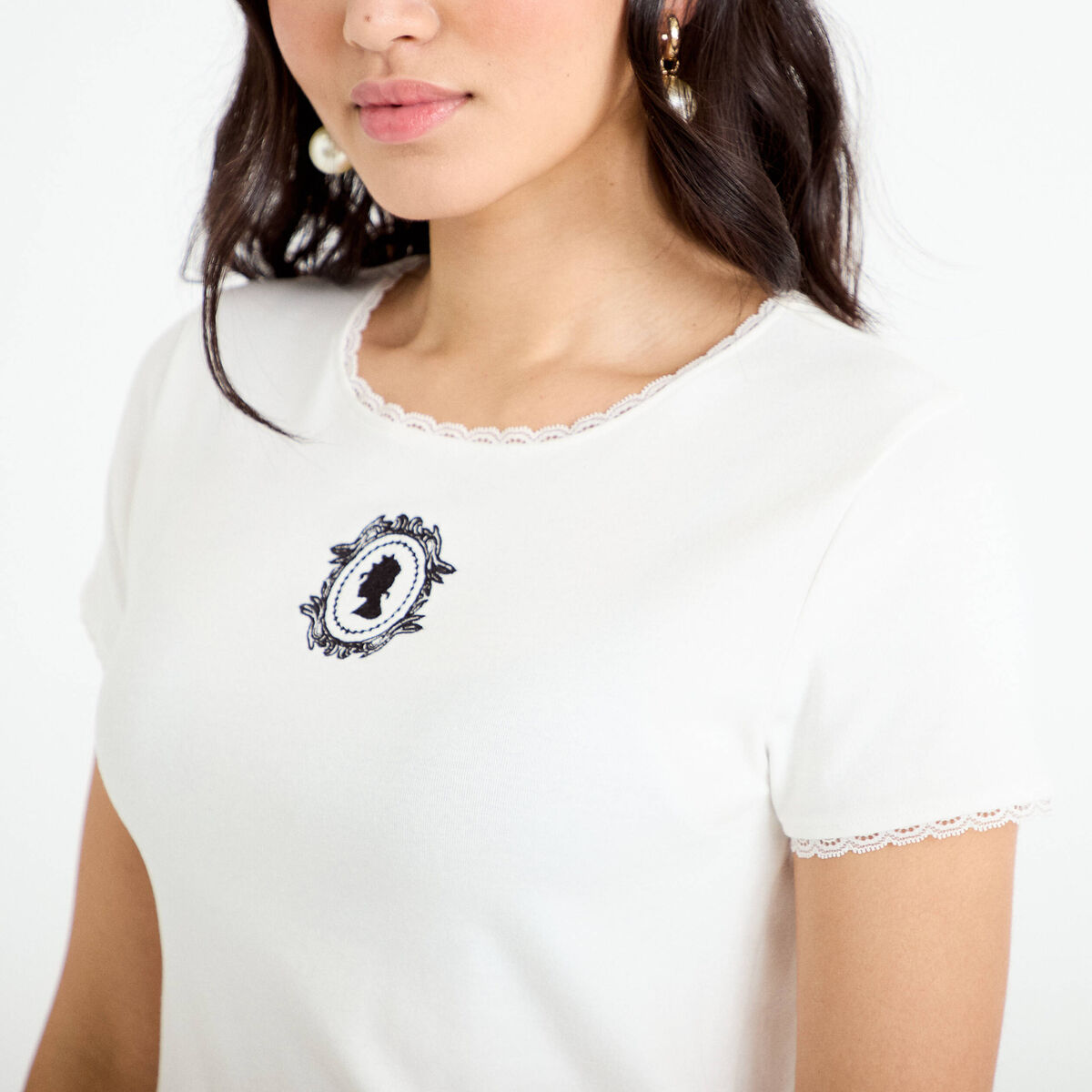 T-shirt col rond brod&eacute; Bridgerton ecru femme
