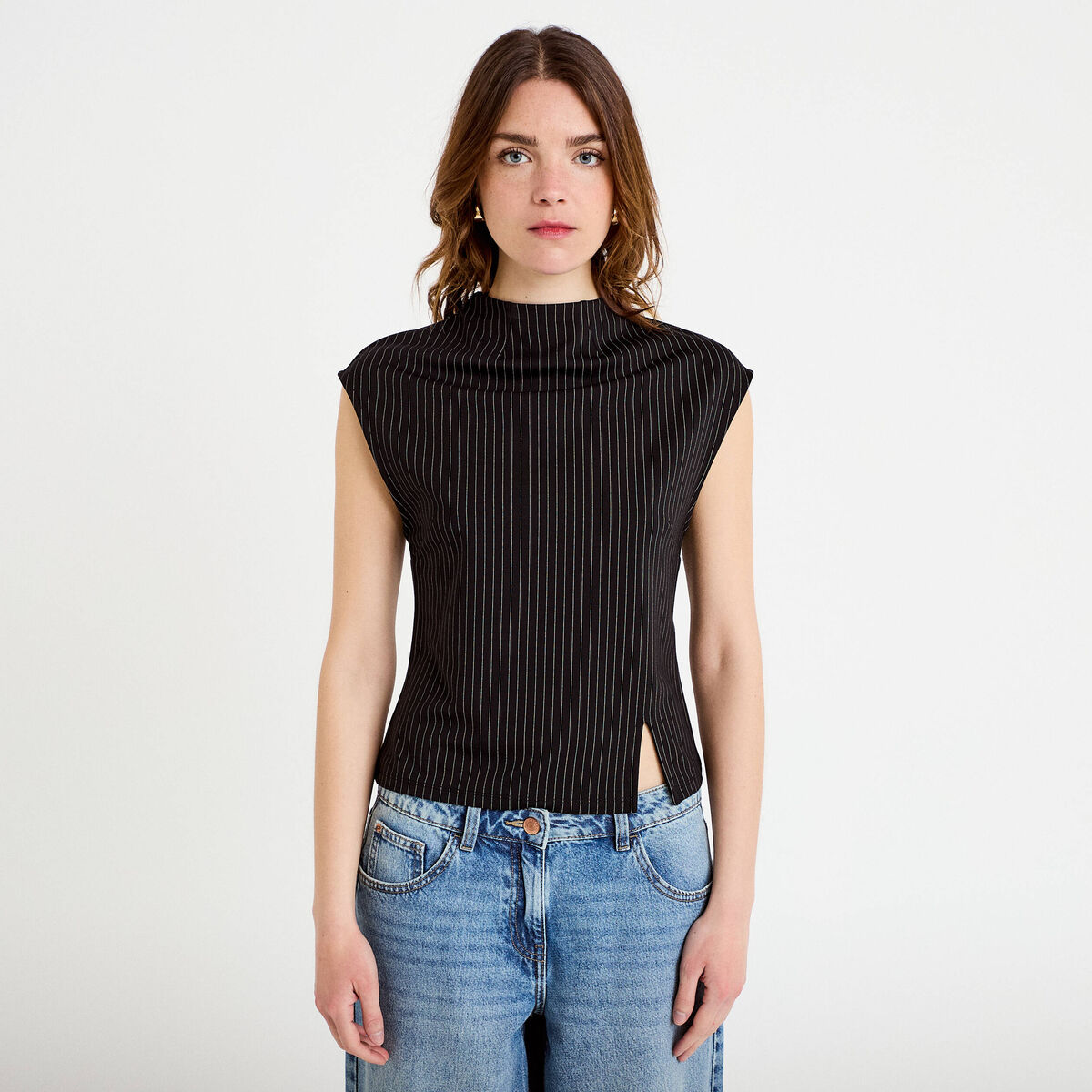 T-shirt ajust&eacute; sans manches noir femme