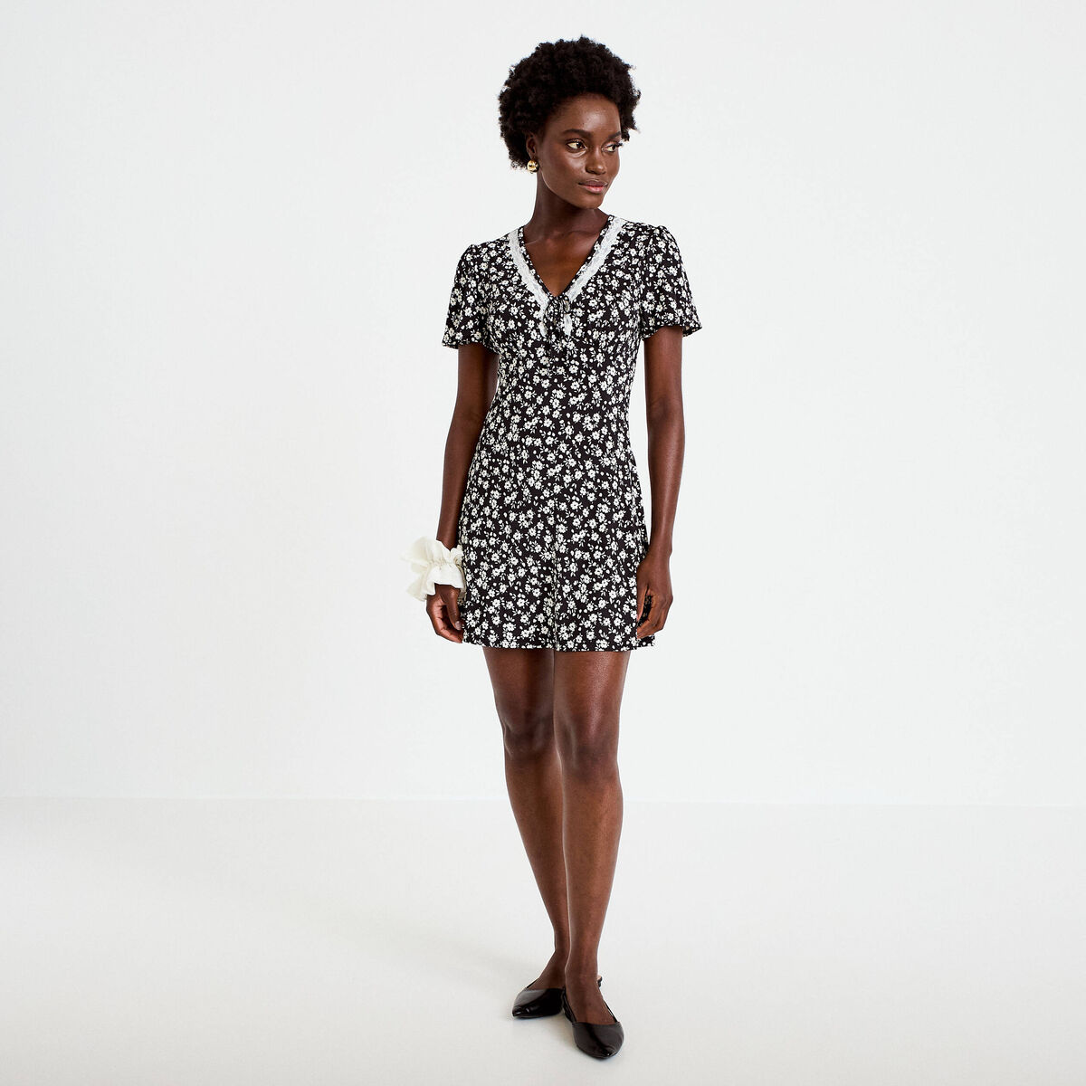 Robe courte d&eacute;tail dentelle noir femme