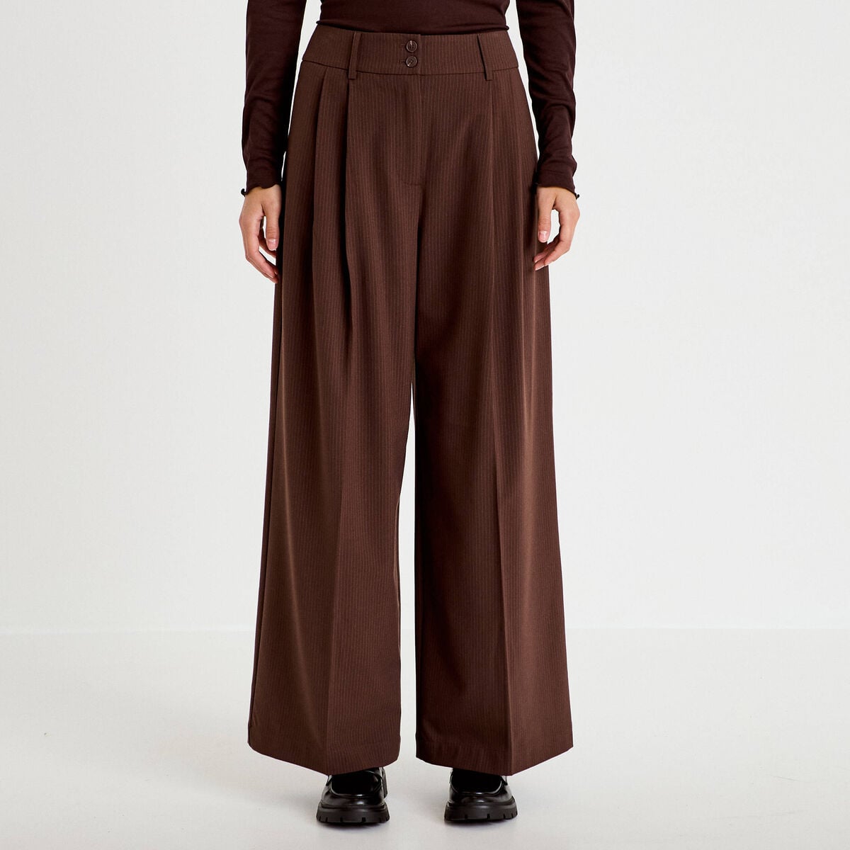 Pantalon large &agrave; pinces marron femme