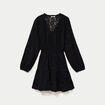 Robe courte &eacute;vas&eacute;e en dentelle col v noir femme