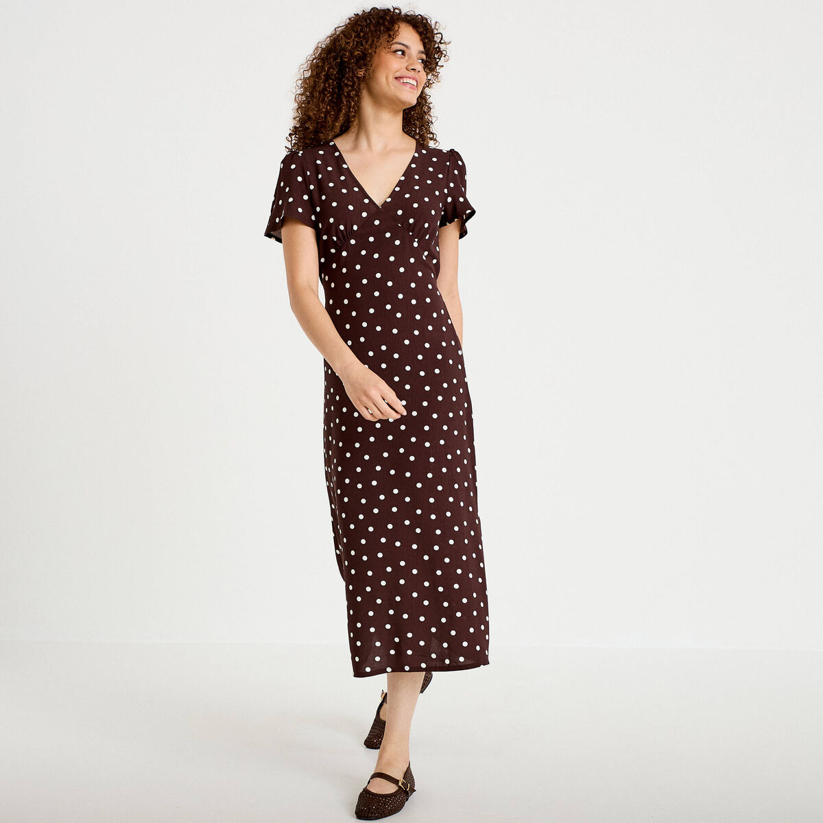Robe longue &eacute;vas&eacute;e col v manches courtes marron femme