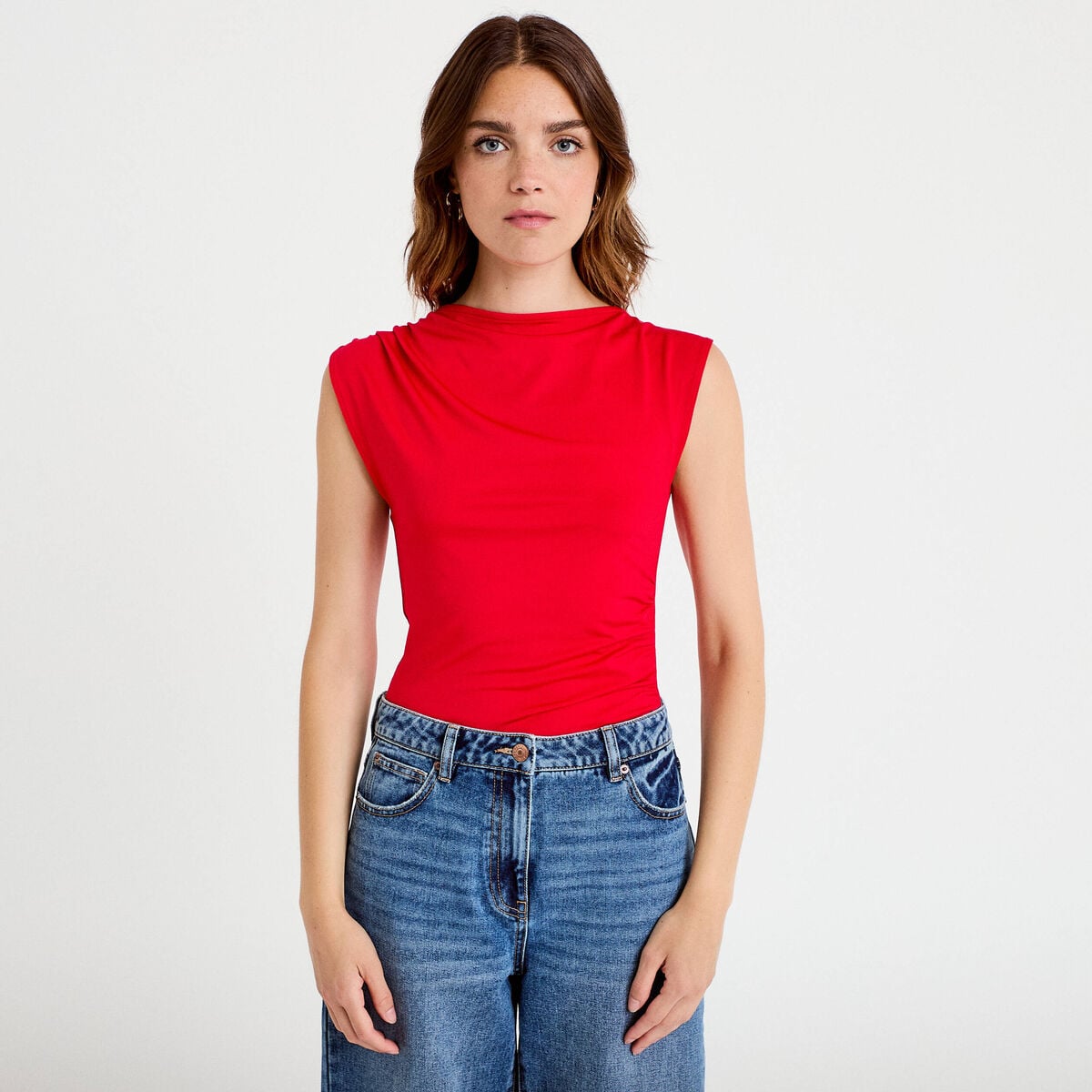 Body ajust&eacute; d&eacute;collet&eacute; sans manches rouge femme