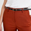 Pantalon cigarette ceintur&eacute; marron cognac femme