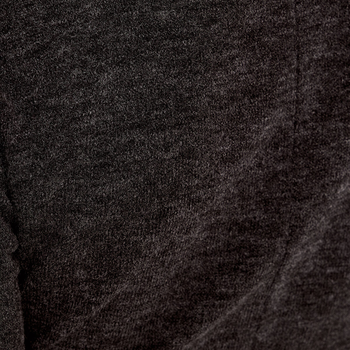 Pull ajust&eacute; court manches longues gris fonc&eacute; femme